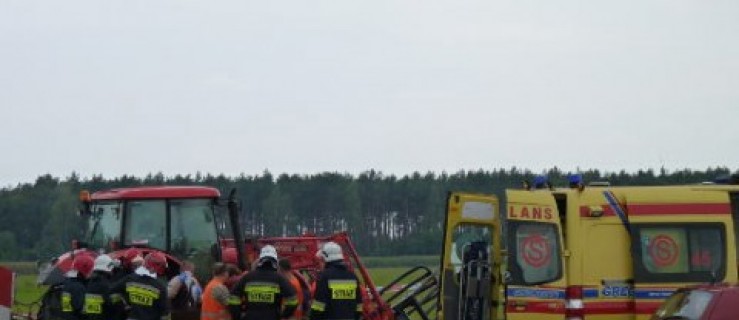 Rolnik śmigłowcem przetransportowany do szpitala [ZDJĘCIA] - Zdjęcie główne