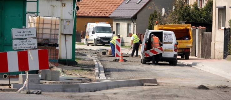 Trwa przebudowa ulicy Rolniczej w Rawiczu - Zdjęcie główne