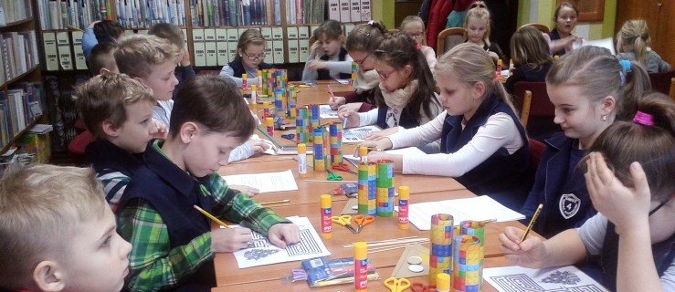 Warsztaty literacko-plastyczne w bibliotece - Zdjęcie główne