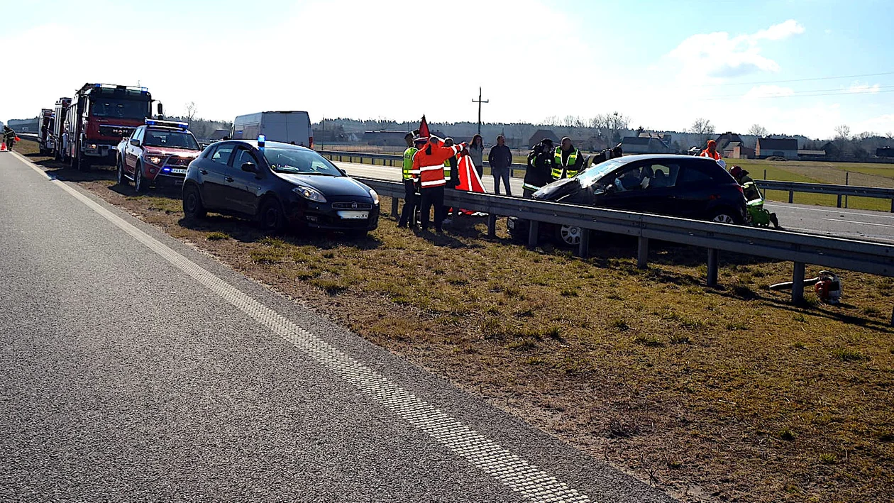 Wypadek na S-5. Poszkodowane dwie kobiety z opla na tablicach PRA [ZDJĘCIA] - Zdjęcie główne