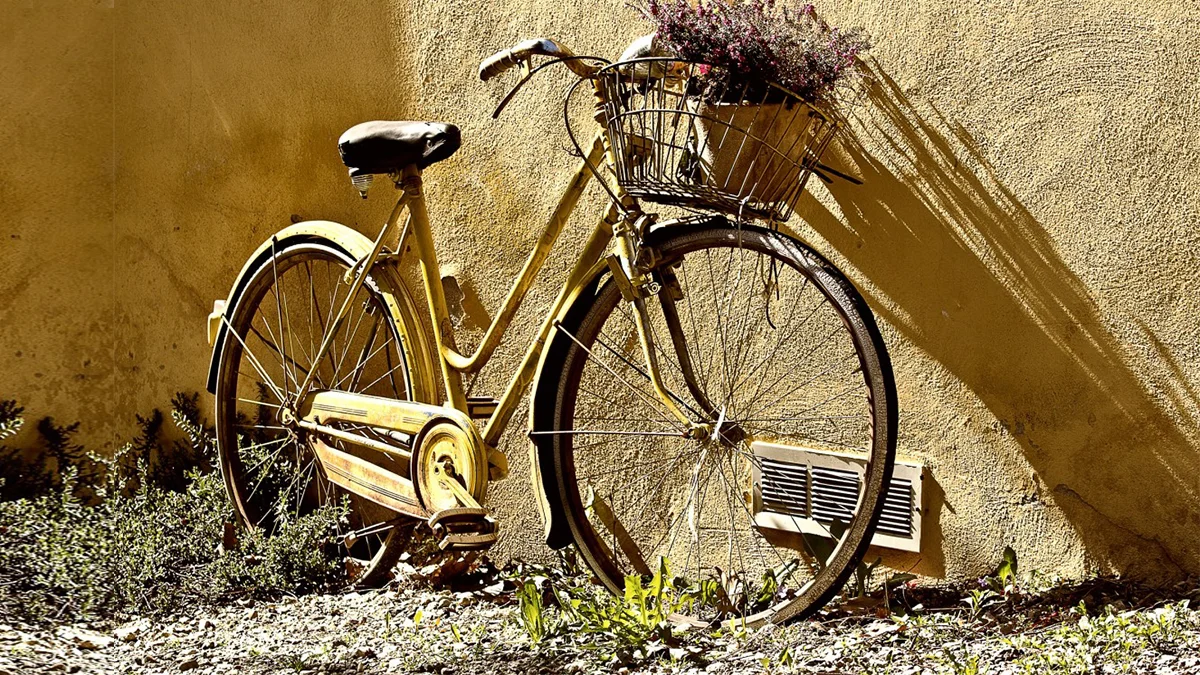 "Jadąc rowerem trzeba trzymać nogi na pedałach". Drugie życie rawickich gazet - Zdjęcie główne