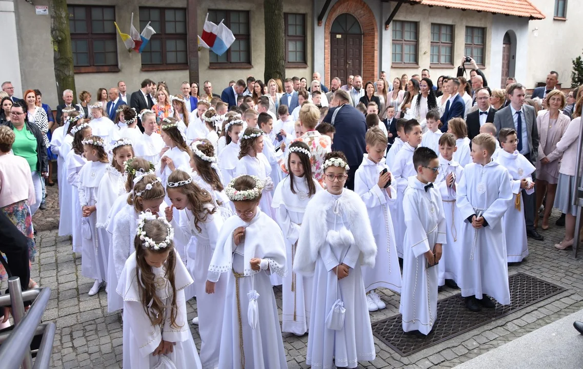 Pierwsza Komunia w kościele pw. św. Andrzeja Boboli w Rawiczu - Zdjęcie główne