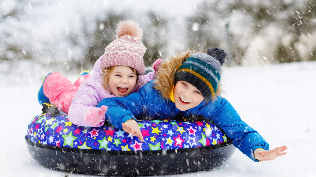 Spektakle, warsztaty czy snow tubing. Bogata oferta na ferie w Rawiczu - Zdjęcie główne