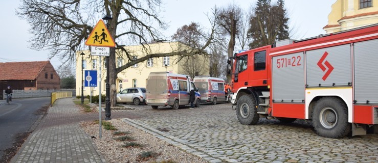 Szkoła ewakuowana. 14 osób nagle źle się poczuło [WIDEO+FOTO] - Zdjęcie główne