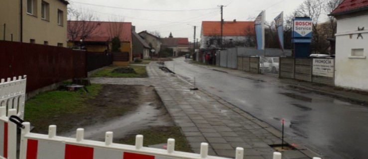 Przebudowują ulicę Rolniczą w Rawiczu  - Zdjęcie główne