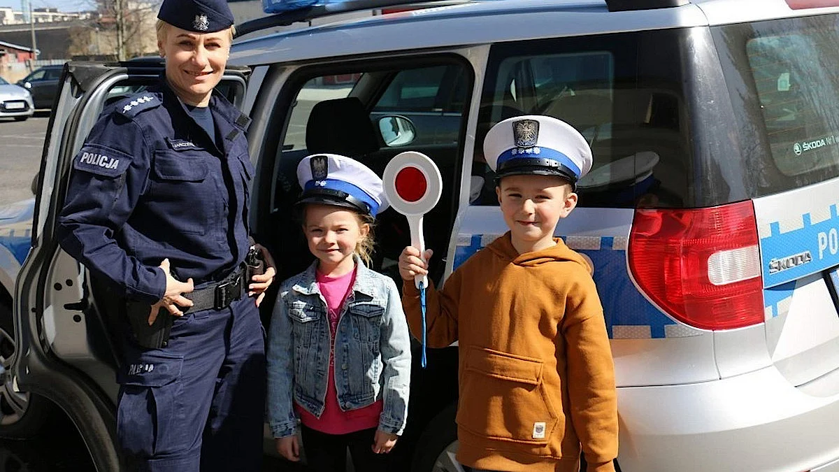 Pijanym zabrać picie i założyć "kandajki". Dzieci doradzają policjantom z drogówki. - Zdjęcie główne