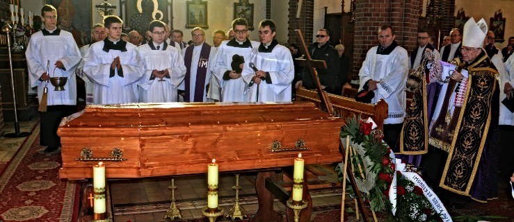 Pogrzeb ks. prałata Tadeusza Karkosza. "Żegnamy go z bólem" - Zdjęcie główne