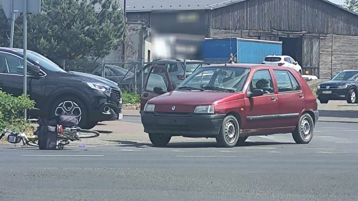 Potrącenie rowerzystki w Rawiczu i pieszej w Szymanowie. Kobiety trafiły do szpitala - Zdjęcie główne