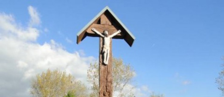Krzyż wymaga fachowej renowacji - Zdjęcie główne
