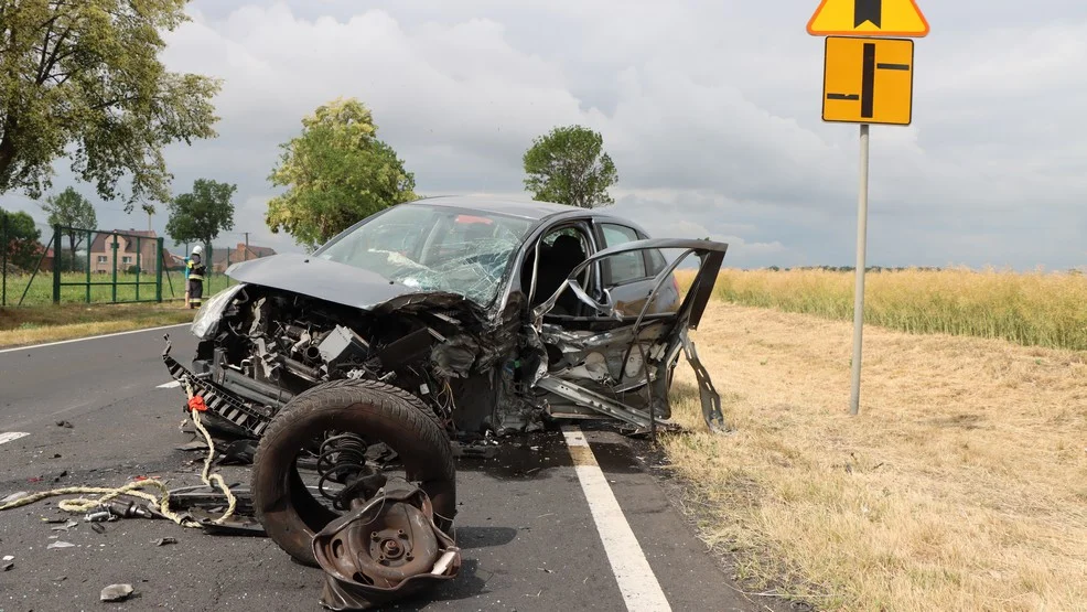 Dłoń - Smolice. Wypadek. Ciężarówka zderzyła się z osobówką [FOTO] - Zdjęcie główne