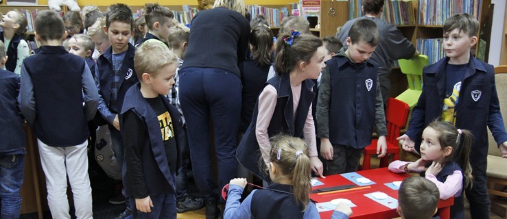 Warsztaty z bajkami w rawickiej bibliotece - Zdjęcie główne