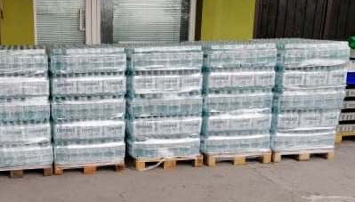 Samorząd zakupił wodę dla pacjentów rawickiego szpitala - Zdjęcie główne