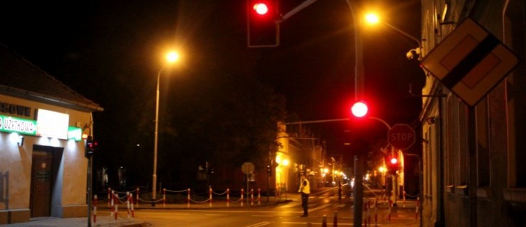 Awaria świateł na skrzyżowaniu w centrum. Permanentne czerwone [WIDEO] - Zdjęcie główne