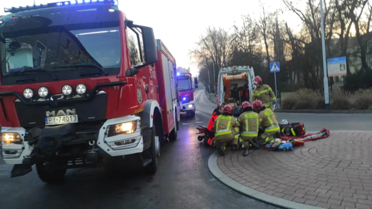 Rawicz. Rowerzysta wpadł w poślizg i przewrócił się na rondzie Lachowicza - Zdjęcie główne