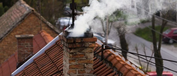 Rawiczanin trafił przed sąd za palenie w piecu odpadów. Został ukarany  - Zdjęcie główne