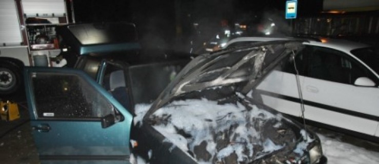 Pożar samochodu przy Wałach Dąbrowskiego [WIDEO] - Zdjęcie główne
