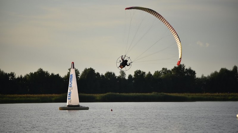 Jutrosin Slalom Cup. W sobotę finał zmagań najlepszych pilotów  [ZDJĘCIA] - Zdjęcie główne