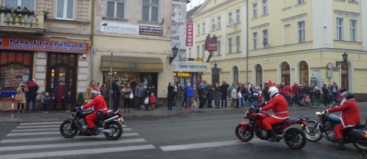 Mikołaje na motorach przyjechali na rawicki rynek - Zdjęcie główne