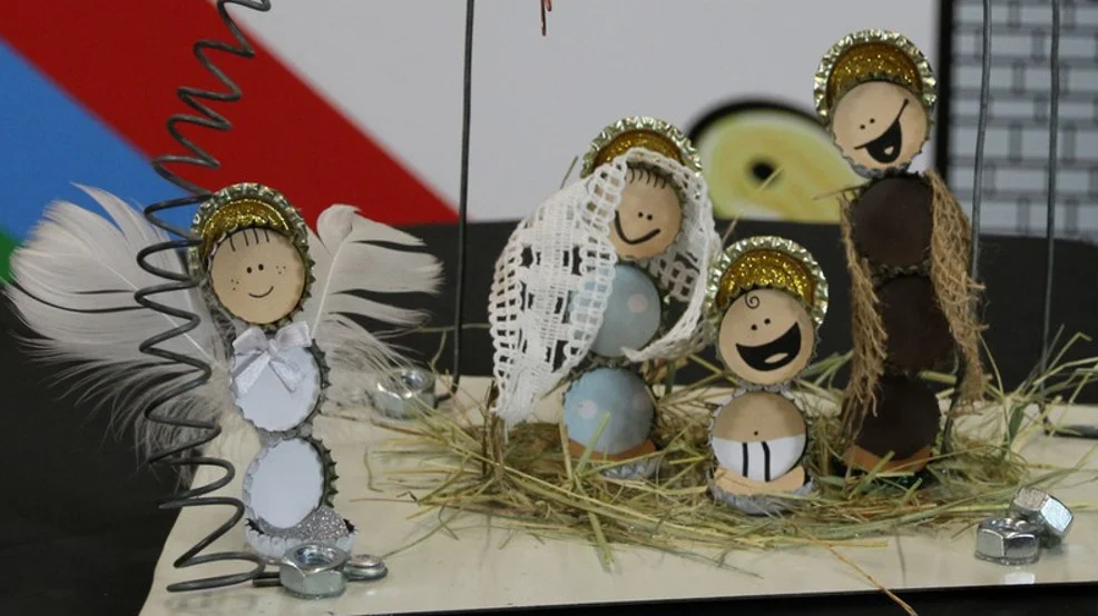 Święta Rodzina z kapsli, zboża i muszelek - Zdjęcie główne