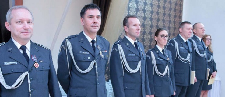 Funkcjonariusze służby więziennej odznaczeni i awansowani - Zdjęcie główne