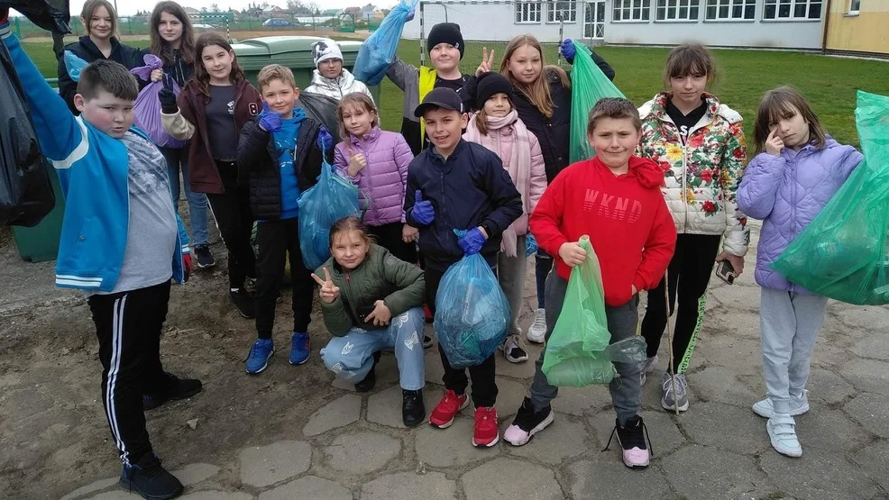 Światowy Dzień Ziemi w Konarach. "Ogrom zebranych śmieci zawstydza i przeraża" [ZDJĘCIA] - Zdjęcie główne