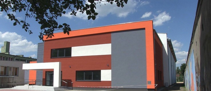 Budowa sali sportowej przy "Czwórce" na finiszu [FILM] - Zdjęcie główne