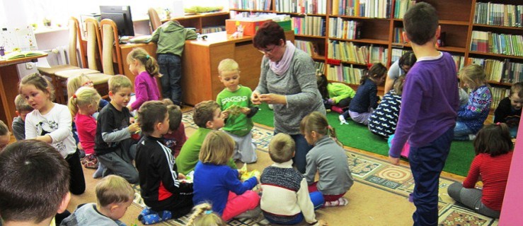 Warsztaty wielkanocne w bibliotece - Zdjęcie główne