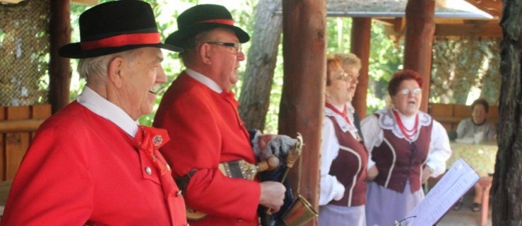 Pakosławscy seniorzy w Orłowym Grodzie - Zdjęcie główne