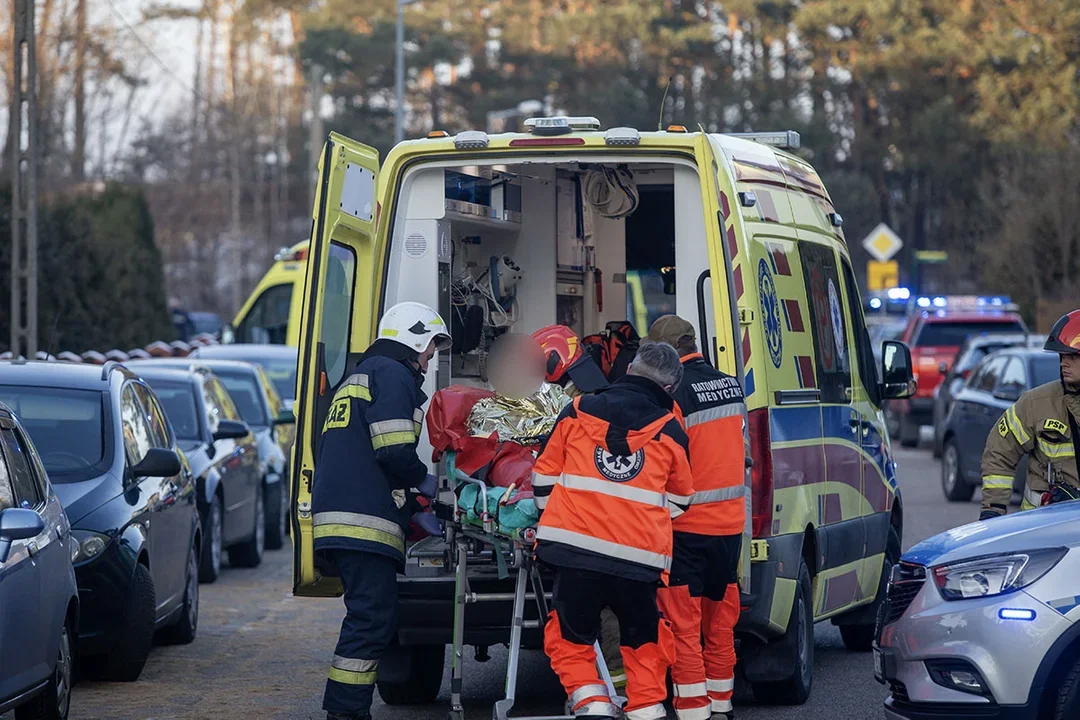 Nożownik zaatakował kolegów w szkole. Uczennica ranna w brzuch, uczeń w szyję - Zdjęcie główne