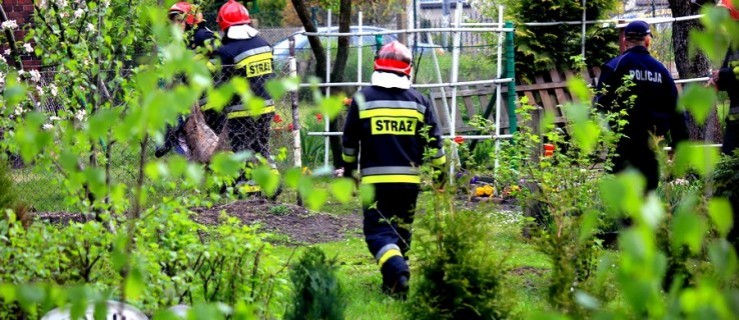 Znalazła się w potrzasku. Na pomoc ruszyli policjanci i strażacy...  - Zdjęcie główne