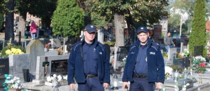 Policja przestrzega: nie daj się okraść na cmentarzu - Zdjęcie główne