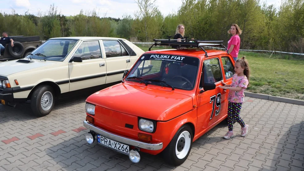 Były perełki motoryzacji, konkursy i tłumy na zlocie w Korzeńsku [ZDJĘCIA] - Zdjęcie główne