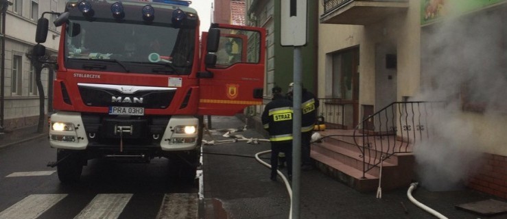 Pożar w Jutrosinie. Cztery zastępy strażaków w akcji [FOTO] - Zdjęcie główne