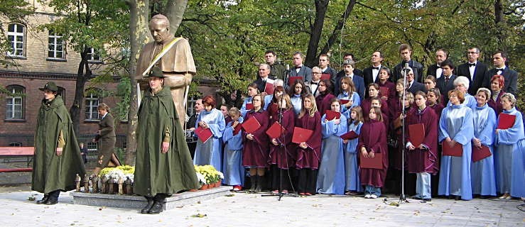 10 lat temu poświęcono pomnik św. Jana Pawła II w Rawiczu - Zdjęcie główne