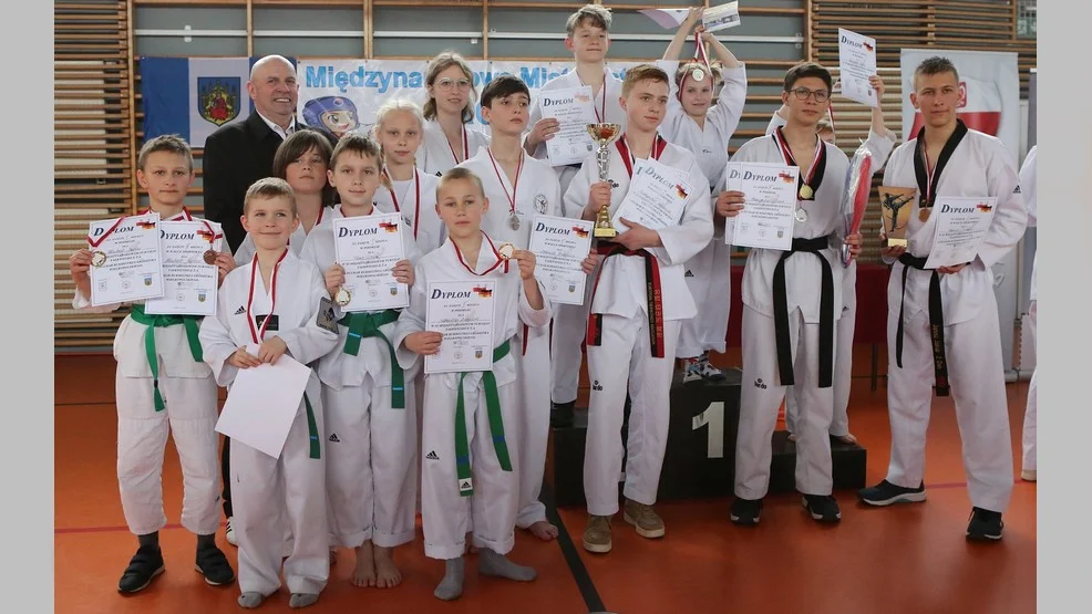 Udany występ wojowników z Centrum Taekwondo Dębno Polskie na XI Międzynarodowych Mistrzostwach Taekwondo w Grodzisku Wielkopolskim - Zdjęcie główne