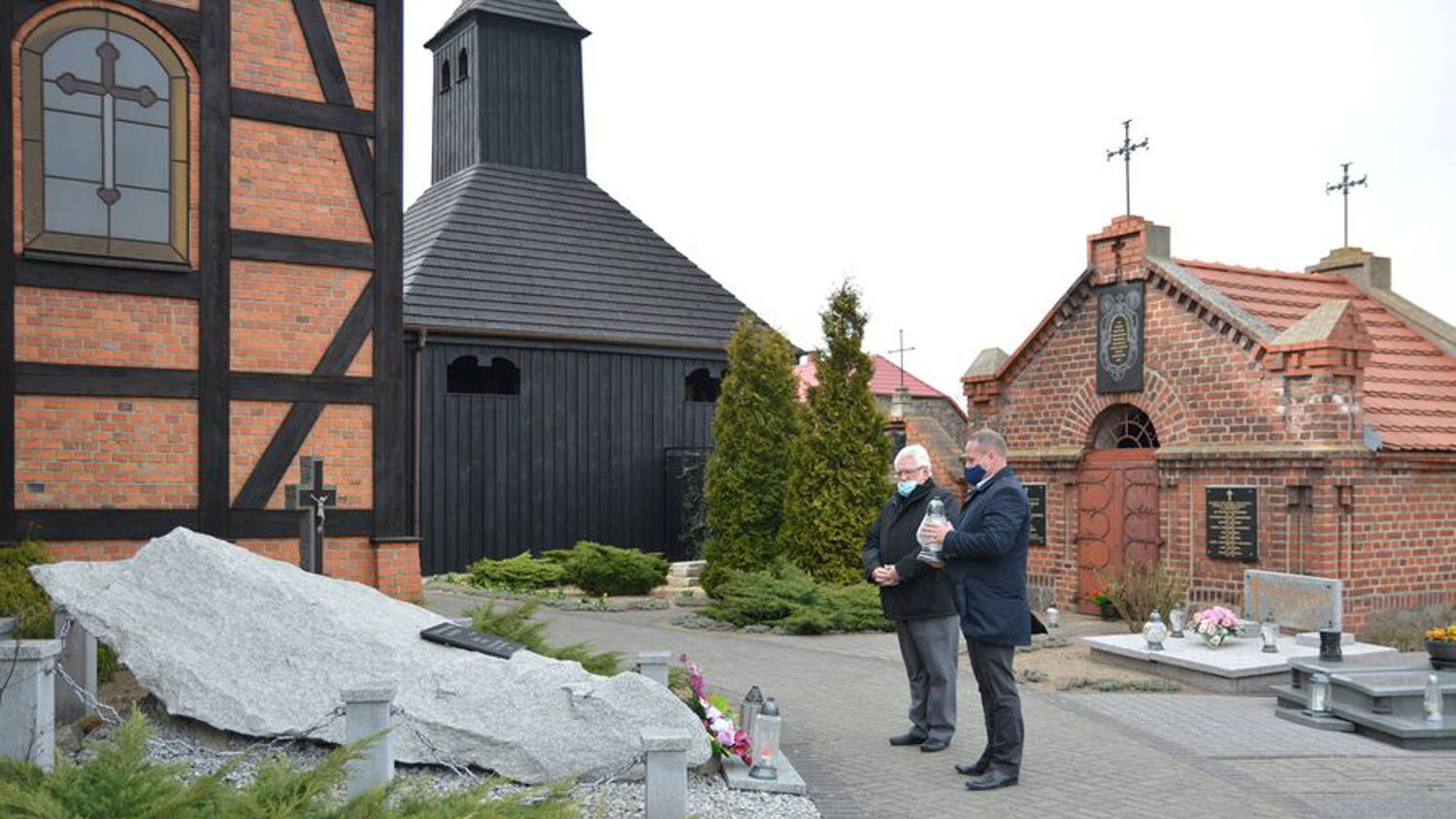 Pamiętali o rocznicach. W imieniu mieszkańców złożyli kwiaty - Zdjęcie główne