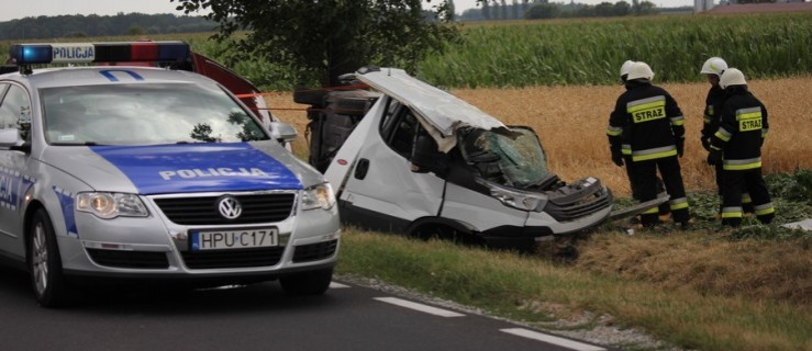 Wypadek na drodze wojewódzkiej. Śmigłowiec LPR zabrał rannego do szpitala [FOTO] - Zdjęcie główne