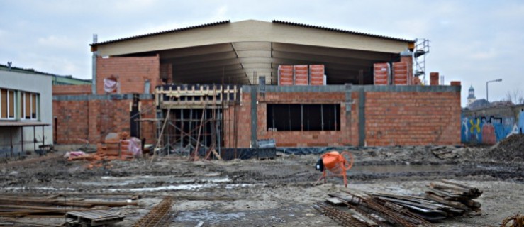 Jedna sala gimnastyczna w budowie, druga gotowa - Zdjęcie główne