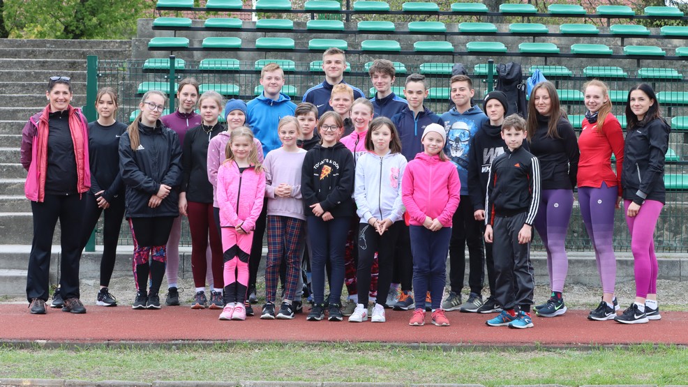 Rawicz. Rozpoczyna się sezon na otwartych stadionach. Zobacz, jak trenują lekkoatleci Kadeta - Zdjęcie główne