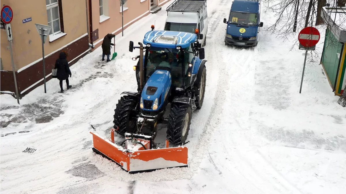 Kto odpowiada za zimowe utrzymanie dróg powiatowych? Wyznaczono trzy standardy utrzymania - Zdjęcie główne