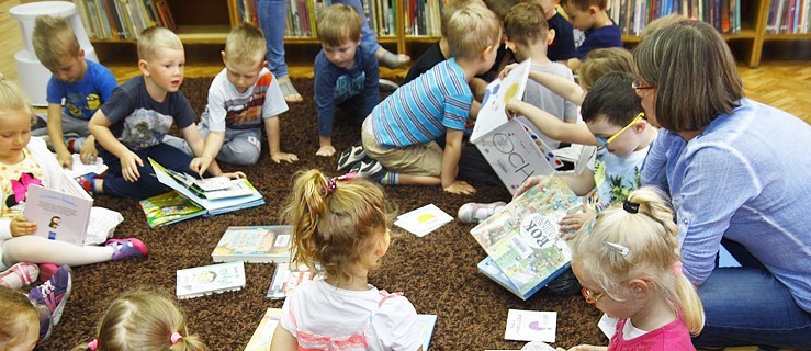 Lekcja biblioteczna dla przedszkolaków [FOTO] - Zdjęcie główne