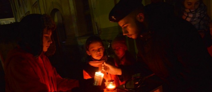 Betlejemskie Światło Pokoju trafiło do rawiczan [FOTO] - Zdjęcie główne