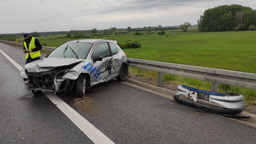 Rawicz. Kolizja na S5. Dwa peugeoty zostały uszkodzone - Zdjęcie główne