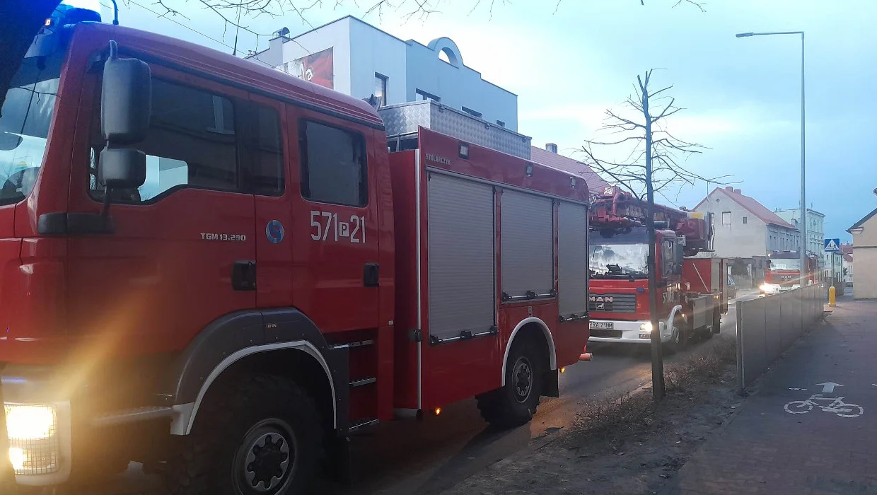 Pożar sadzy w kominie budynku wielorodzinnego - Zdjęcie główne