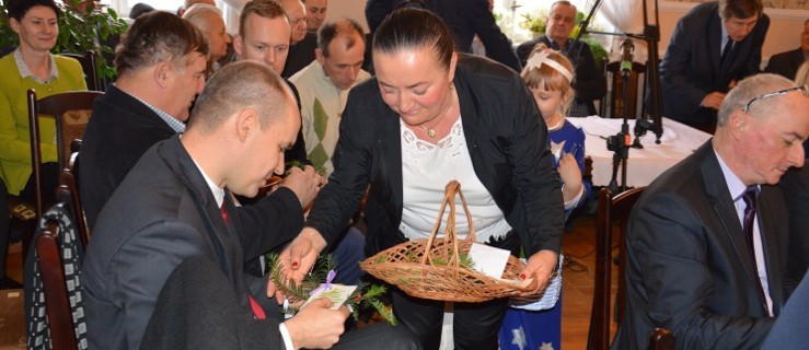 Świąteczny klimat na rawickiej sesji. Przedstawienie i życzenia - Zdjęcie główne