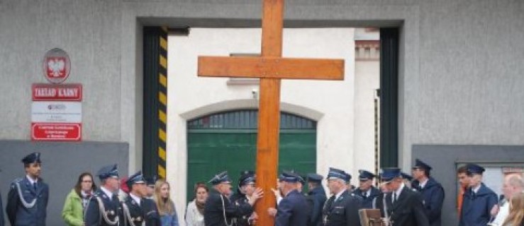 Krzyż Roku Świętego i Ikona Salus Populi Romani w Rawiczu i Jutrosinie - Zdjęcie główne