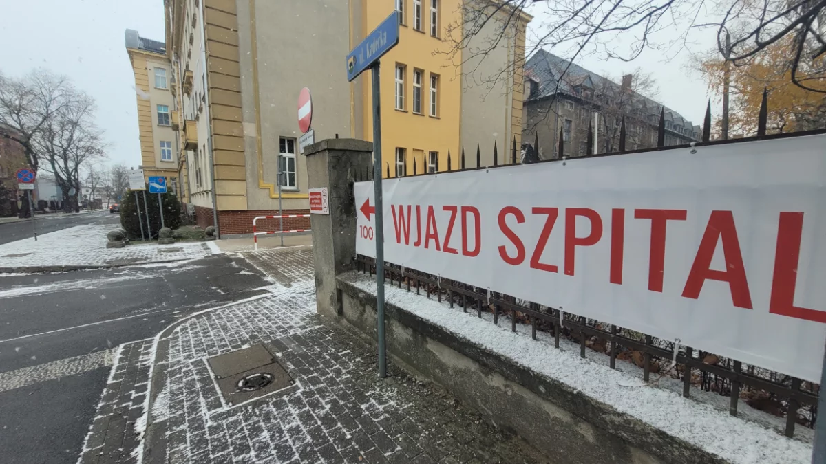 Czy mieszkańcy i pracownicy też muszą płacić za wjazd i parking na teren szpitala? - Zdjęcie główne