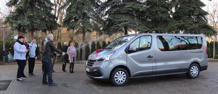 Dom Pomocy Społecznej w Osieku ma nowe auto - Zdjęcie główne