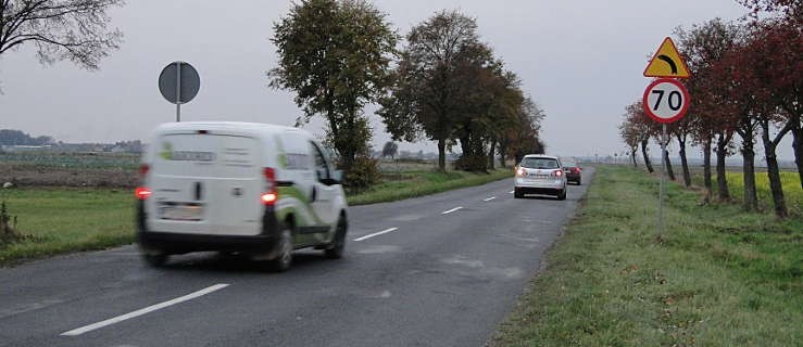 Po wypadkach ograniczono prędkość między Chojnem a Słupią Kapitulną  - Zdjęcie główne