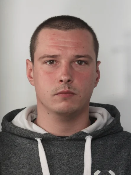 BADOWSKI BARTOSZ. Data urodzenia: 1990.11.27. Poszukiwany na podstawie: Art. 178a § 1 Prowadzenie pojazdu mechanicznego w ruchu lądowym, wodnym lub powietrznym przez osobę będącą w stanie nietrzeźwości lub pod wpływem środka odurzającego. Poszukiwany przez KMP Jaworzno Wydział Kryminalny, 43-600 Jaworzno, ul. Narutowicza 1, telefon: 47 8525 255, 47 8525 384, email: poszukiwania@jaworzno.ka.policja.gov.pl.